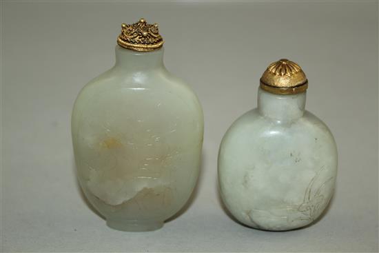 Two Chinese jade snuff bottles, 1800-1900, 4.9cm